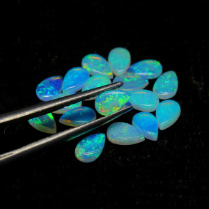 Australian Opal 2X3 MM Pear Green Fire